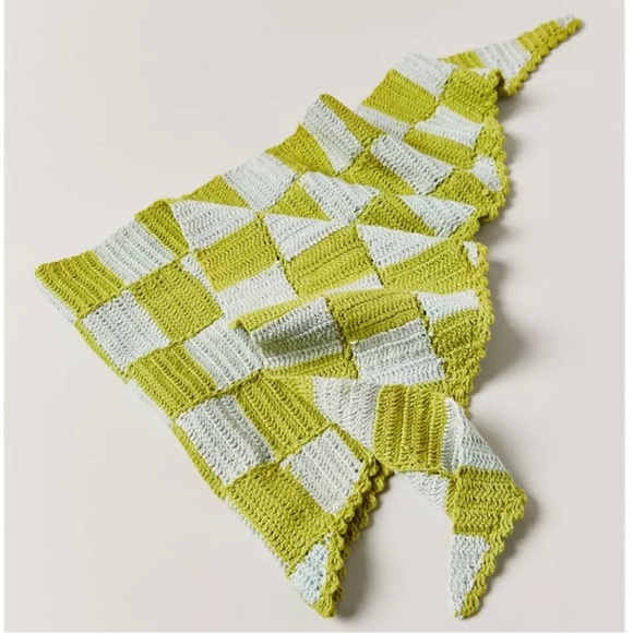 🆕UO Checkered Crochet Triangle Scarf Wrap Top NWT - Picture 5 of 6